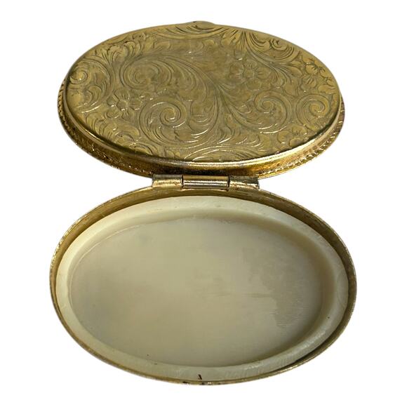 Vintage Souvenir Trinket Pill Box Oval Gold Tone Tower of London Tower Bridge - Picture 4 of 10